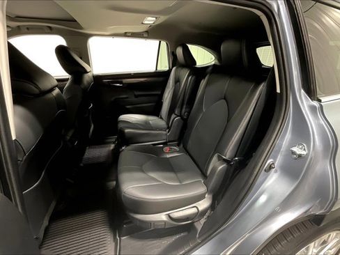 Used 2022 Toyota Highlander Limited image 26