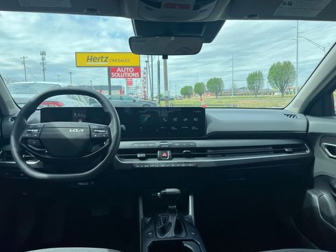 Used 2025 Kia K4 LXS image 32