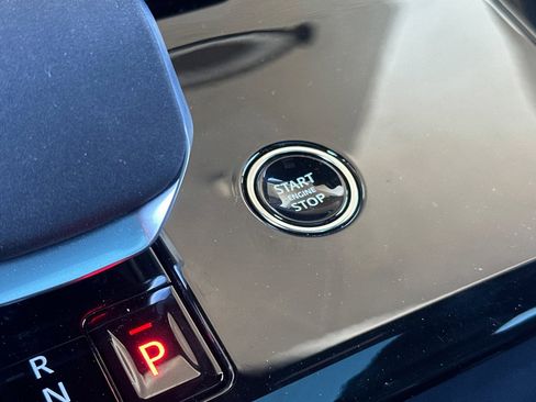 Used 2025 Land Rover Range Rover Sport SE image 34