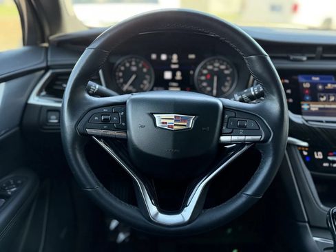 Used 2025 Cadillac XT6 Premium Luxury w/ Technology Package AWD/4WD image 24