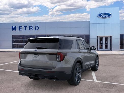 New 2026 Ford Explorer ST-Line w/ ST-Line Street Pack AWD/4WD image 8