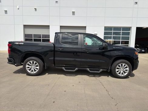 Used 2022 Chevrolet Silverado 1500 Custom image 4