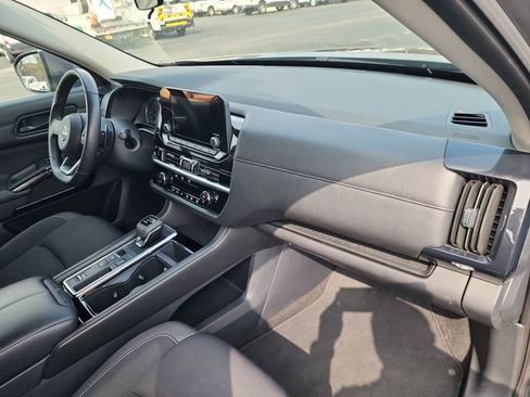 Used 2025 Nissan Pathfinder SV image 13