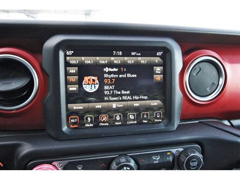 Used 2018 Jeep Wrangler Unlimited Rubicon AWD/4WD image 24