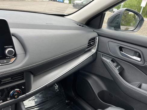 Used 2026 Nissan Rogue SV AWD/4WD image 24