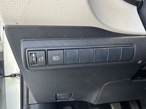 Used 2019 Toyota Corolla XSE image 23