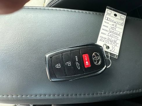 Used 2024 Toyota Corolla Cross XLE w/ Convenience Package FWD image 21