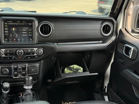 Used 2021 Jeep Wrangler Unlimited Sahara AWD/4WD image 25