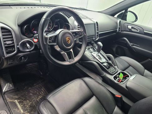 Used 2017 Porsche Cayenne Platinum Edition w/ Premium Package Plus (PJX) image 24