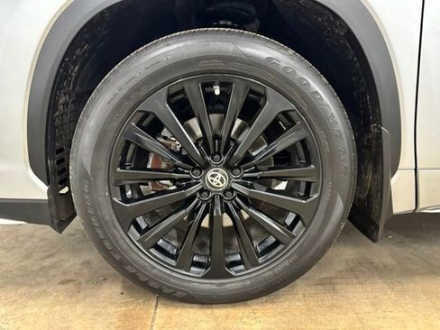 Certified 2023 Toyota Highlander XSE FWD image 9