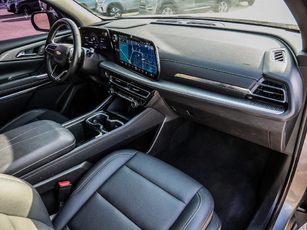 Used 2025 Chevrolet Traverse LT FWD image 15