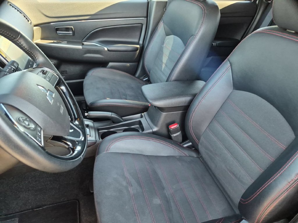 Used 2025 Mitsubishi Outlander Sport SE AWD/4WD image 24