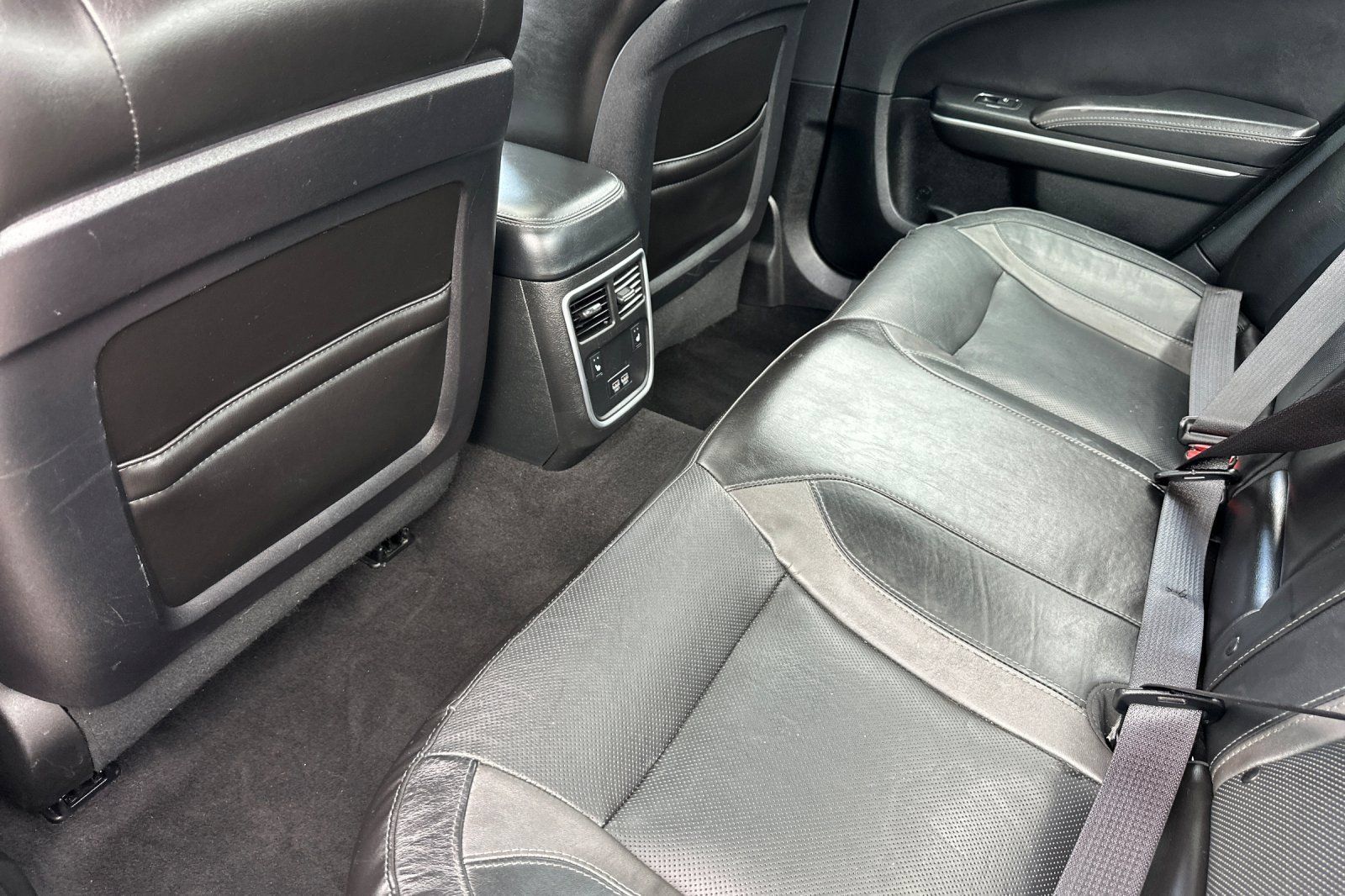 Used 2022 Dodge Charger SXT w/ Leather Interior Group RWD image 12