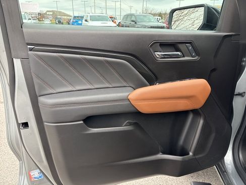 Used 2024 GMC Canyon AT4 w/ Technology Package image 9