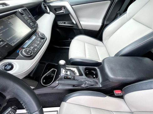 Used 2017 Toyota RAV4 Limited image 16