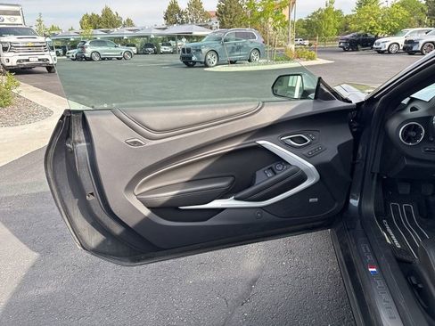 Used 2016 Chevrolet Camaro SS RWD image 10