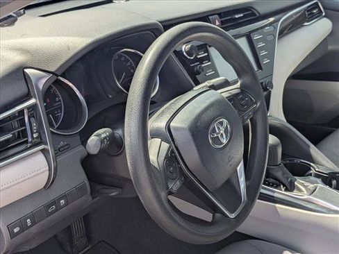 Used 2018 Toyota Camry FWD image 9