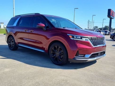 Used 2022 Kia Carnival SX Prestige image 11