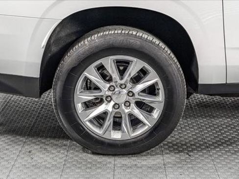 Used 2023 Chevrolet Suburban Premier image 34