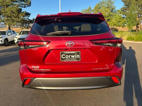 Used 2020 Toyota Highlander Limited AWD/4WD image 6