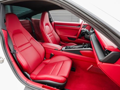 Certified 2022 Porsche 911 Carrera 4S image 28