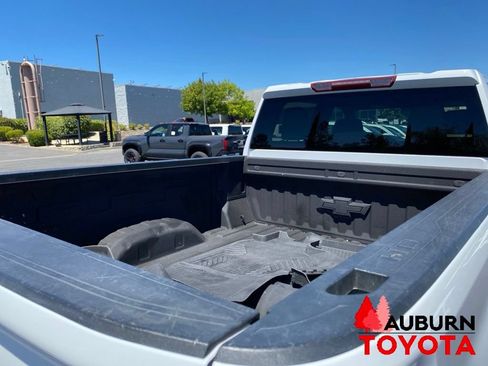Used 2024 Chevrolet Silverado 2500 LT AWD/4WD image 10