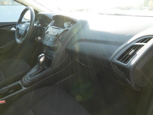 Used 2015 Ford Focus SE w/ SE Cold Weather Package image 34