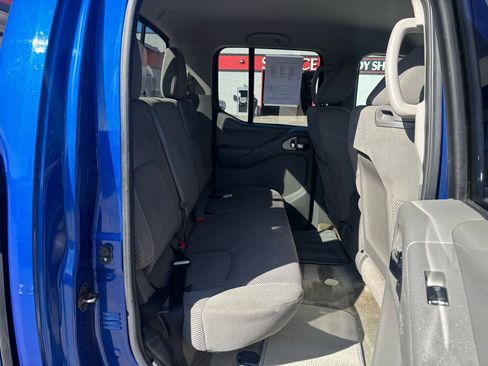 Used 2014 Nissan Frontier SV image 12