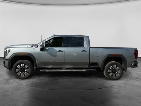 Used 2024 GMC Sierra 3500 Denali w/ Denali Reserve Package AWD/4WD image 4