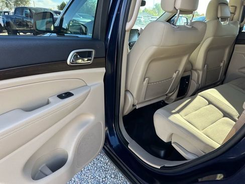 Used 2017 Jeep Grand Cherokee Laredo w/ Quick Order Package 23E image 28