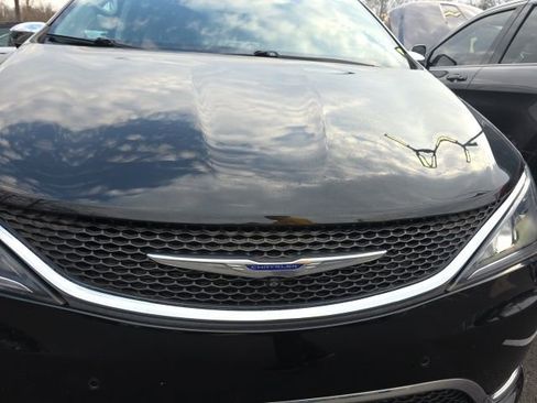 Used 2020 Chrysler Pacifica Limited w/ Tire & Wheel Group image 23