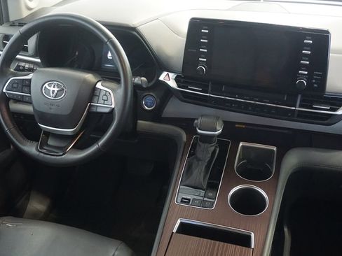 Used 2024 Toyota Sienna XLE w/ XLE Plus Package AWD/4WD image 29
