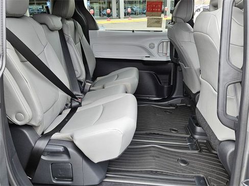 New 2026 Toyota Sienna XLE image 15