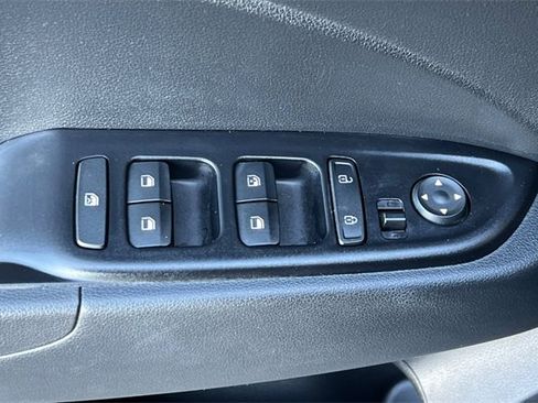 Used 2023 Hyundai Venue SEL image 15