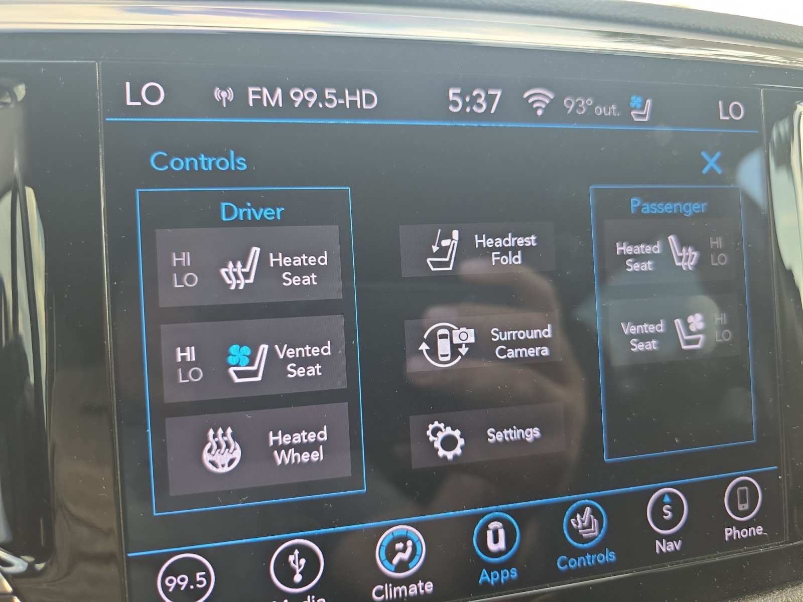 Used 2018 Chrysler Pacifica Limited w/ Tire & Wheel Group FWD image 23