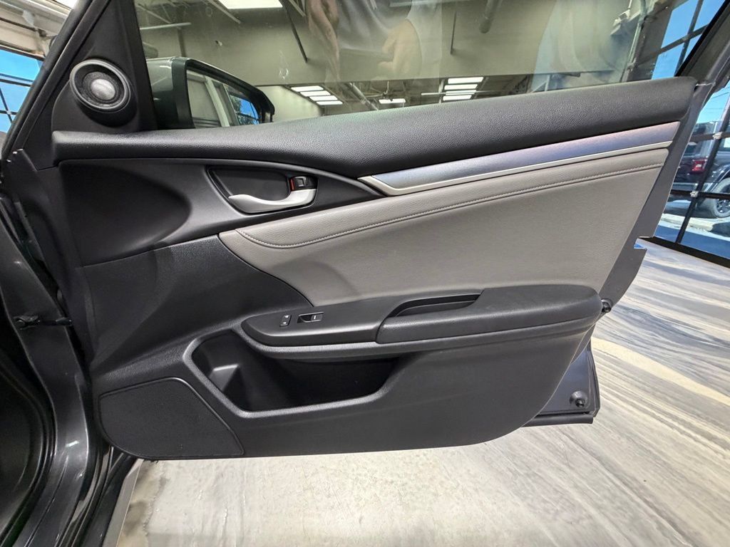 Used 2018 Honda Civic Touring image 39