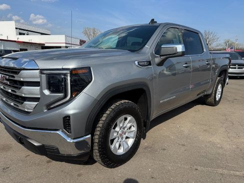Used 2023 GMC Sierra 1500 SLE w/ Enhanced Capability Package AWD/4WD image 9