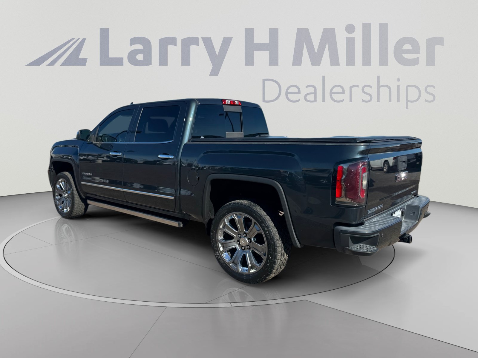 Used 2018 GMC Sierra 1500 Denali w/ Denali Ultimate Package AWD/4WD image 3
