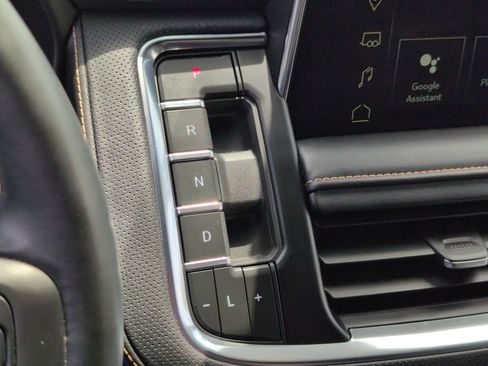 Used 2024 GMC Yukon AT4 w/ Technology Package AWD/4WD image 10