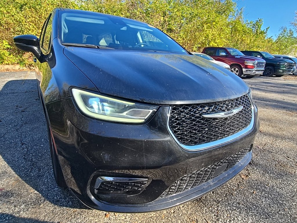 Used 2023 Chrysler Pacifica Touring-L FWD image 11