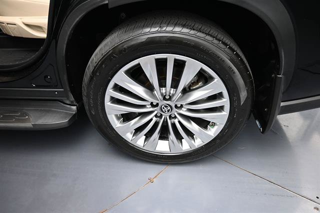 Used 2024 Toyota Highlander Platinum FWD image 23