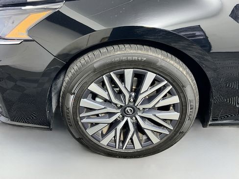 Used 2024 Nissan Altima 2.5 SV FWD image 13