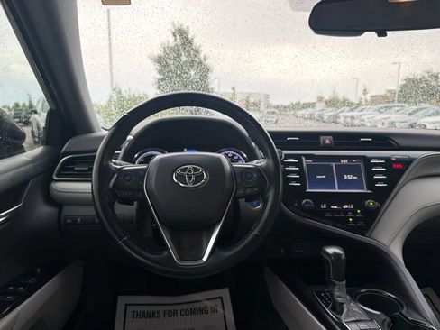 Used 2019 Toyota Camry SE FWD image 22