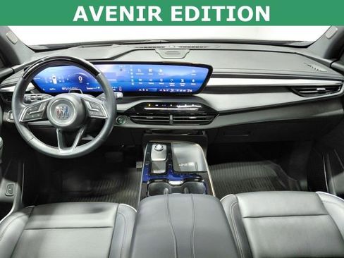 Used 2025 Buick Enclave Avenir w/ Super Cruise Package image 2