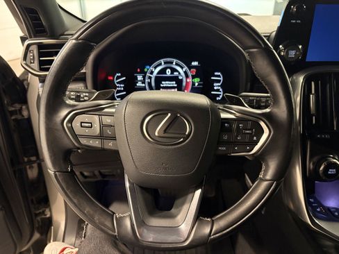 Used 2024 Lexus LX 600 4WD w/ Luxury Package image 12