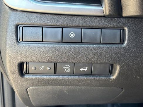 Used 2024 Nissan Rogue SV image 16