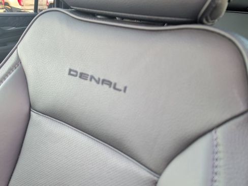 Used 2022 GMC Yukon XL Denali image 13