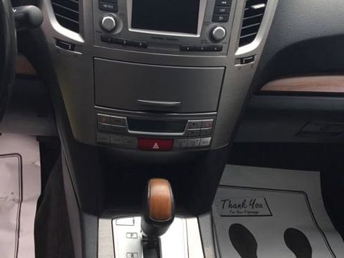 Used 2014 Subaru Outback 2.5i Limited w/ Moonroof Package AWD/4WD image 13
