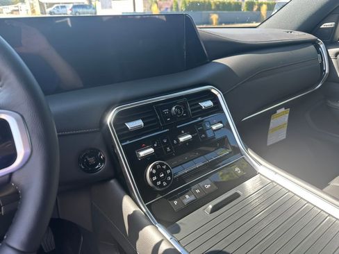 New 2026 Nissan Armada SL w/ Captain's Chari Seat Package image 17