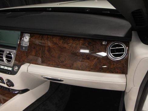 Used 2017 Rolls-Royce Dawn RWD image 50